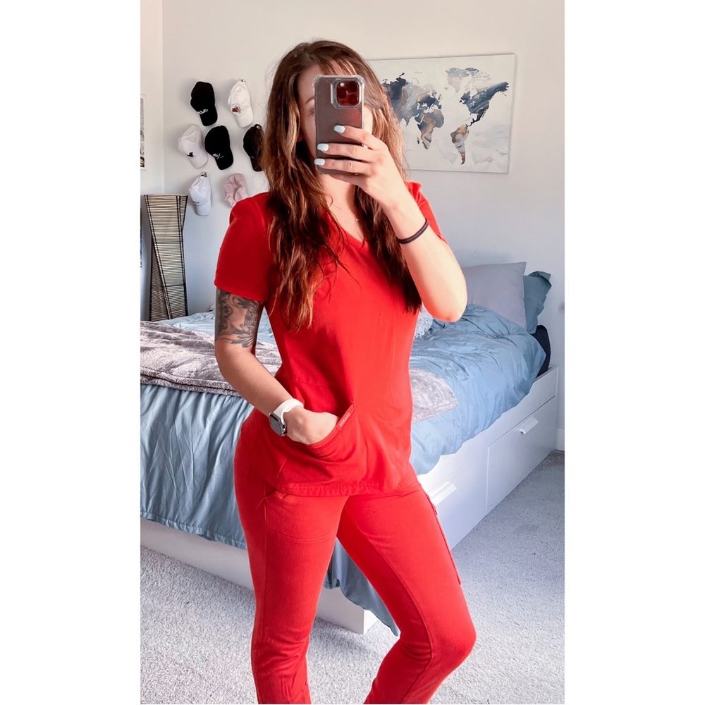 🔴SOLD🔴Jaanuu pink coral scrub top